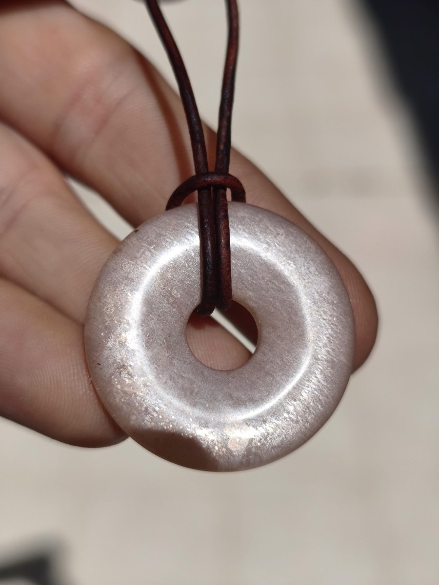 Mondstein A rot - Donut Edelstein Kette HIPPIE GOA Boho Ethno Natur Donut Schutzsymbol Heilstein Sammler Unikat Mann Frau Er Sie Geschenk - Art of Nature Berlin