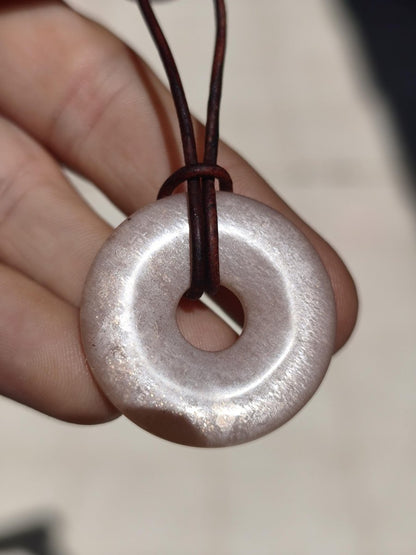 Mondstein A rot - Donut Edelstein Kette HIPPIE GOA Boho Ethno Natur Donut Schutzsymbol Heilstein Sammler Unikat Mann Frau Er Sie Geschenk - Art of Nature Berlin