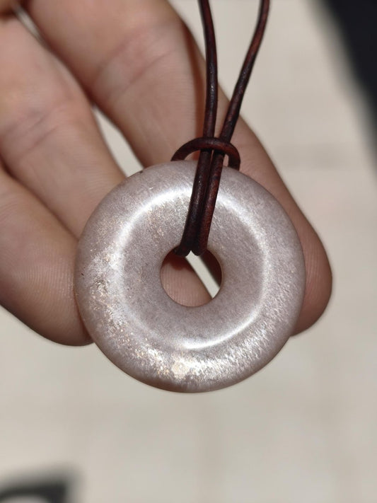 Mondstein A rot - Donut Edelstein Kette HIPPIE GOA Boho Ethno Natur Donut Schutzsymbol Heilstein Sammler Unikat Mann Frau Er Sie Geschenk - Art of Nature Berlin