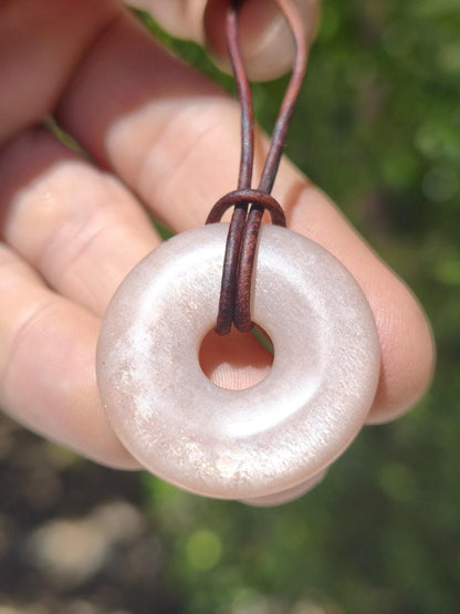 Mondstein A rot - Donut Edelstein Kette HIPPIE GOA Boho Ethno Natur Donut Schutzsymbol Heilstein Sammler Unikat Mann Frau Er Sie Geschenk - Art of Nature Berlin