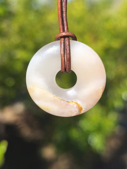 Mondstein A weiß - Donut Edelstein Kette HIPPIE GOA Boho Ethno Natur Donut Schutzsymbol Heilstein Sammler Unikat Mann Frau Er Sie Geschenk - Art of Nature Berlin