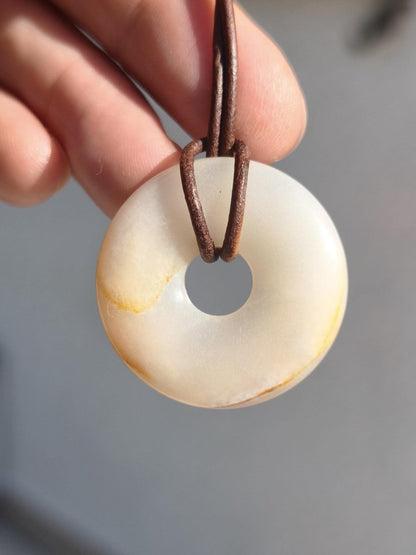 Mondstein A weiß - Donut Edelstein Kette HIPPIE GOA Boho Ethno Natur Donut Schutzsymbol Heilstein Sammler Unikat Mann Frau Er Sie Geschenk - Art of Nature Berlin