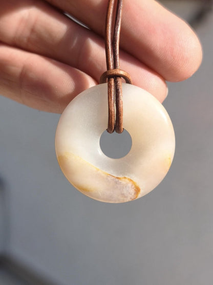 Mondstein A weiß - Donut Edelstein Kette HIPPIE GOA Boho Ethno Natur Donut Schutzsymbol Heilstein Sammler Unikat Mann Frau Er Sie Geschenk - Art of Nature Berlin