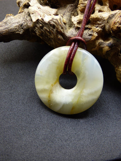 Mondstein Donut ~ Edelstein Kette ~HIPPIE ~GOA ~Boho ~Tibet ~Ethno ~Nature ~Donut ~Schutzsymbol ~Heilstein - Art of Nature Berlin