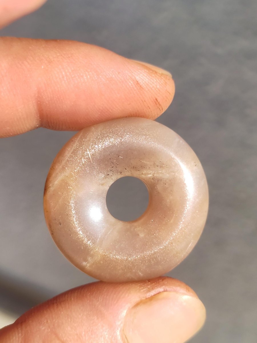 Mondstein rot beige Donut Edelstein Kette HIPPIE GOA Boho Ethno Natur Donut Schutzsymbol Heilstein Sammler Unikat Mann Frau Er Sie Geschenk - Art of Nature Berlin