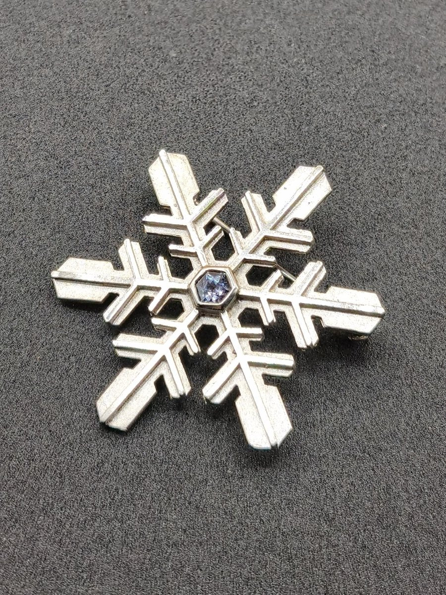 Montana Saphir Vintage Schneeflocken Brosche 925 Silber mit Montana Saphir blau Eiskristall Schmuck Brosche & Anhänger Geometrie Rarität - Art of Nature Berlin