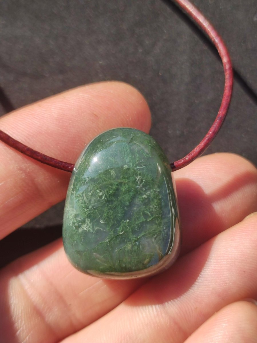 Moosachat - Edelstein Kette grün rund Heilstein Energie Natur Grün klar Schmuck Anhänger Natur Echt Geschenk Freund Frau Mann Er Sie Mutter - Art of Nature Berlin