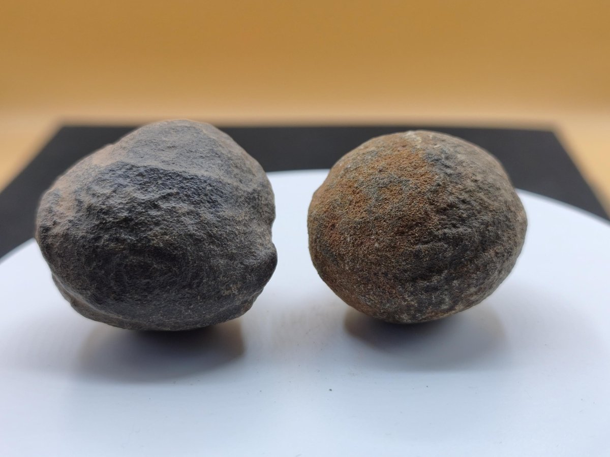 Moqui Marbles Paar – 2 natürliche Eisenstein-Konkretionen aus Utah, USA – Shaman Stein lebende Edelsteine Indianer Schamane Ritual Energie - Art of Nature Berlin