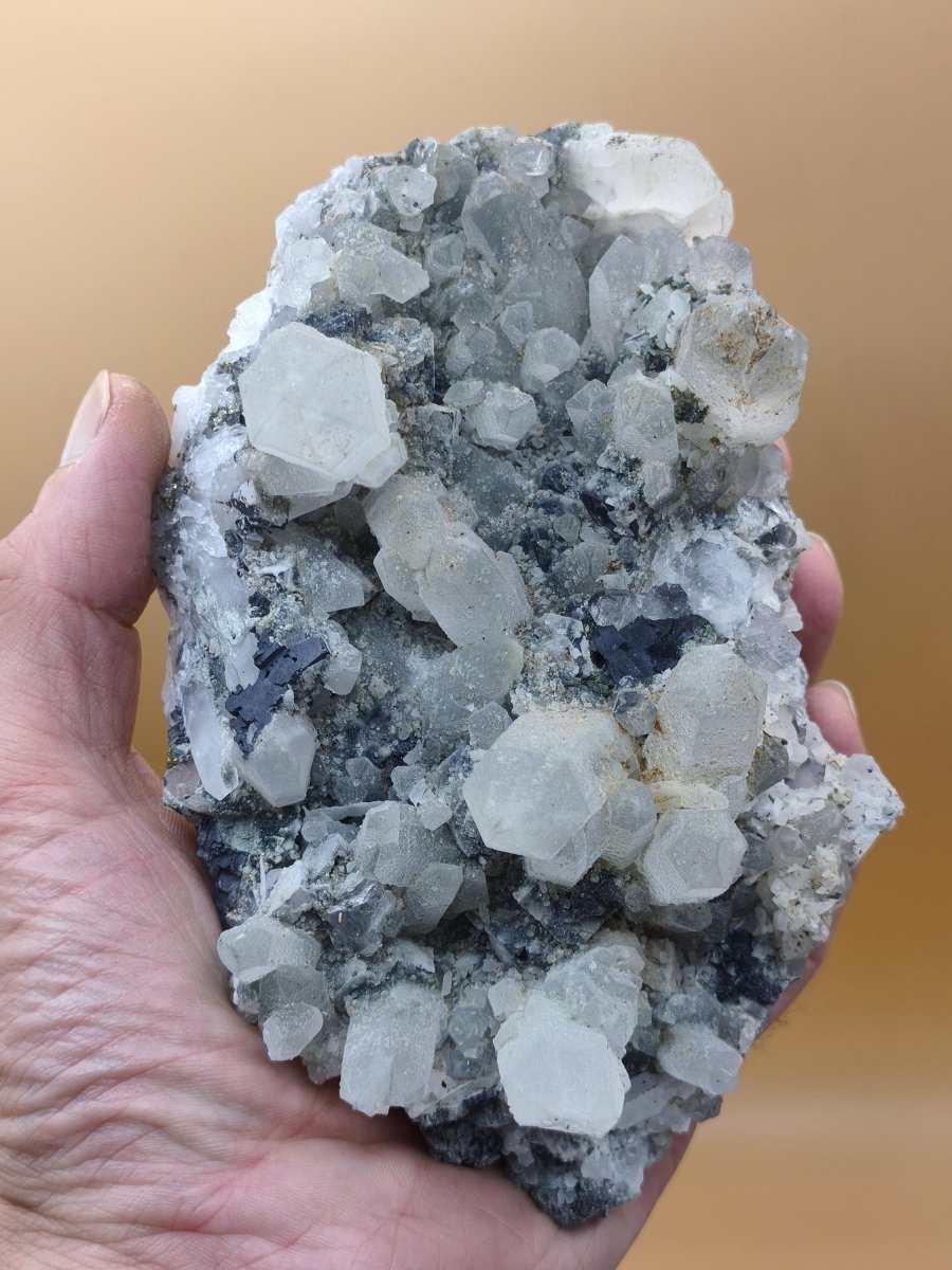 Museumsstück Bergkristall mit Kupferkies & Bleiglanz – metallische Begleitminerale, Madan Bulgarien, große Stufe Kristall Sammler Mineral - Art of Nature Berlin