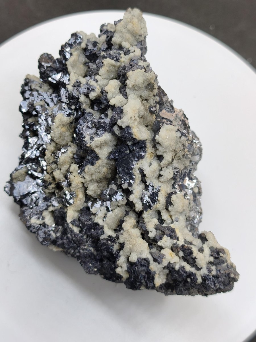 Museumsstück Bleiglanz Galenit & Calcit – Würfelkristalle – Madan, Bulgarien – 689 g große Mehrmineral Stufe Kristall Sammler Mineralien - Art of Nature Berlin