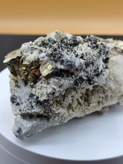 Museumsstück Pyrit Zinkblende Quarz Chalkopyrit – Madan Bulgarien – große Mehrmineral Stufe Kristall Sammler Geschenk Unikat - Art of Nature Berlin