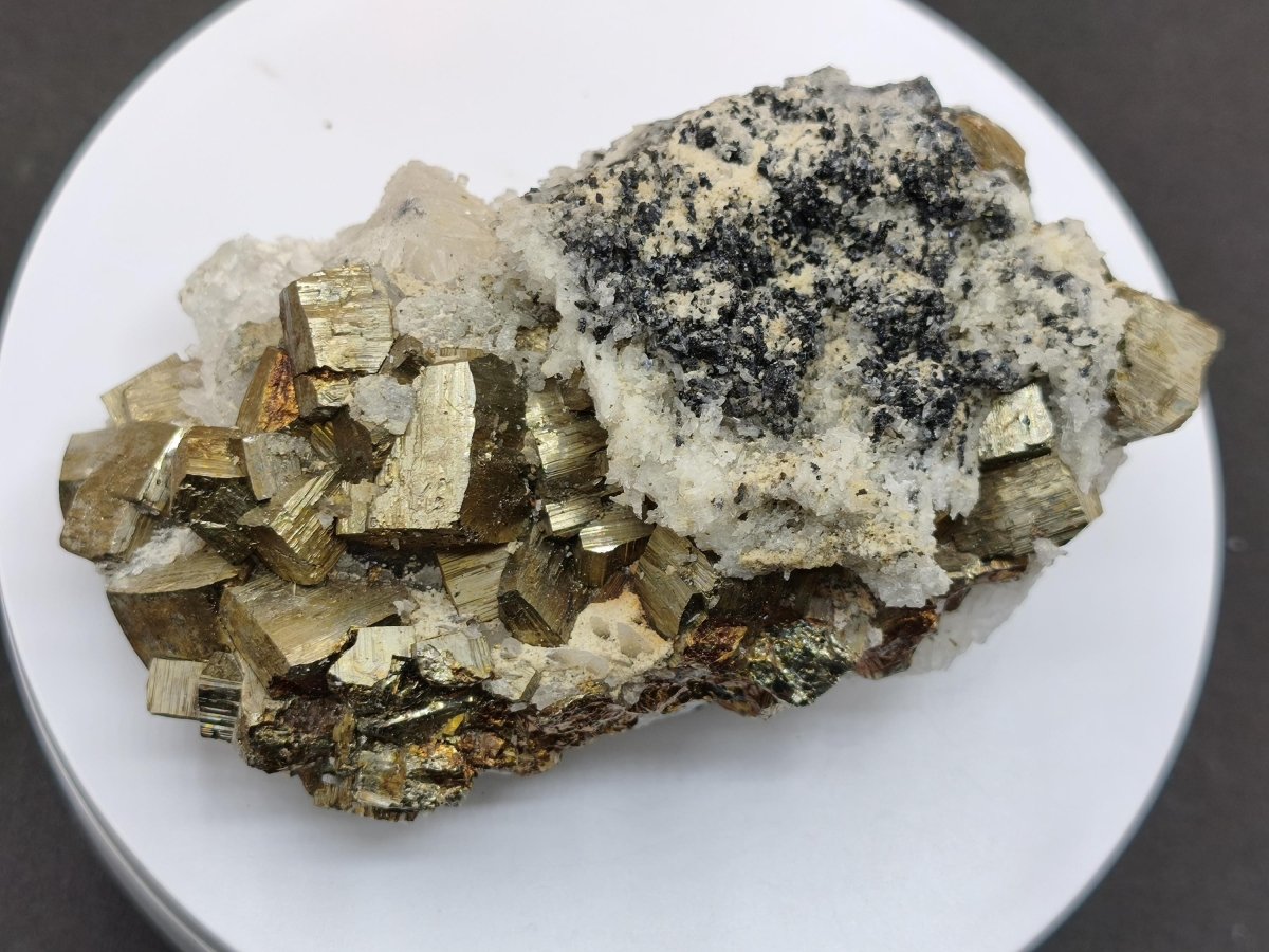 Museumsstück Pyrit Zinkblende Quarz Chalkopyrit – Madan Bulgarien – große Mehrmineral Stufe Kristall Sammler Geschenk Unikat - Art of Nature Berlin
