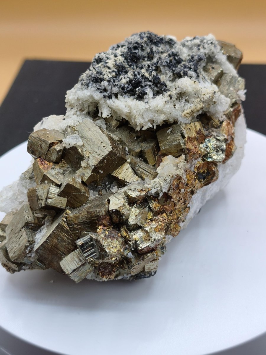 Museumsstück Pyrit Zinkblende Quarz Chalkopyrit – Madan Bulgarien – große Mehrmineral Stufe Kristall Sammler Geschenk Unikat - Art of Nature Berlin