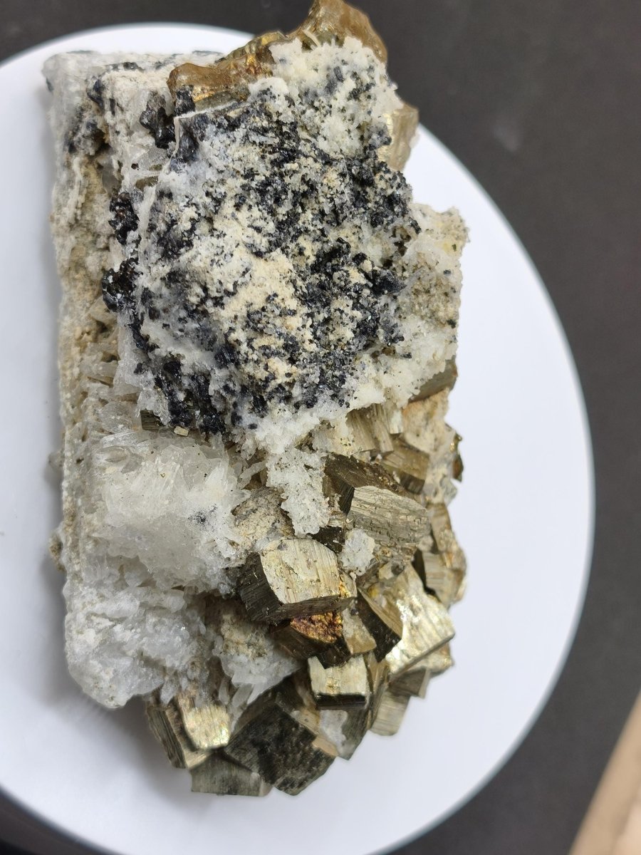 Museumsstück Pyrit Zinkblende Quarz Chalkopyrit – Madan Bulgarien – große Mehrmineral Stufe Kristall Sammler Geschenk Unikat - Art of Nature Berlin