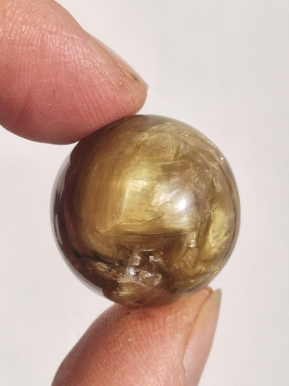 Muskovit / Golden Mica Glimmer - Edelstein Kugel gelb Natur Heilstein Deko Sphere Kristall Geschenk Er Sie Haus Sammler Rarität - Art of Nature Berlin