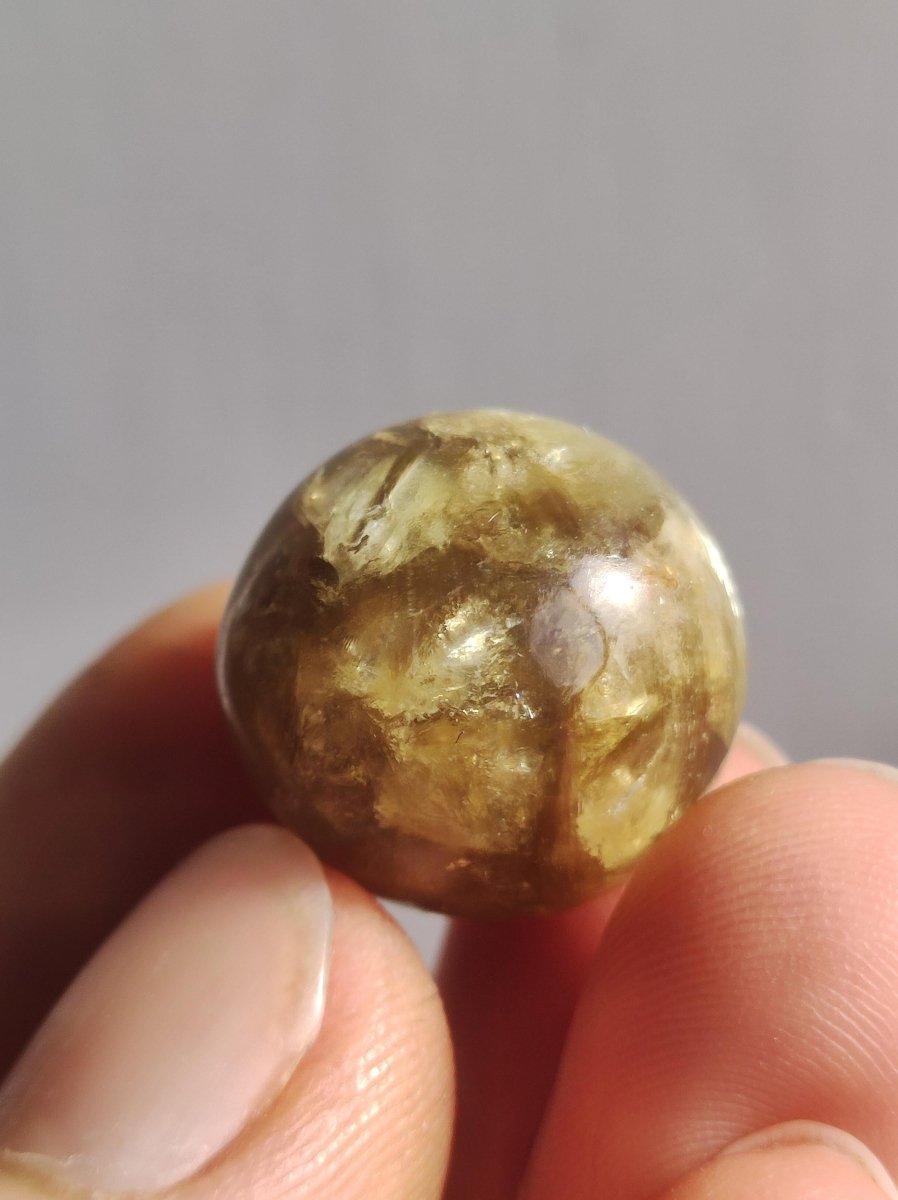 Muskovit / Golden Mica Glimmer - Edelstein Kugel gelb Natur Heilstein Deko Sphere Kristall Geschenk Er Sie Haus Sammler Rarität - Art of Nature Berlin