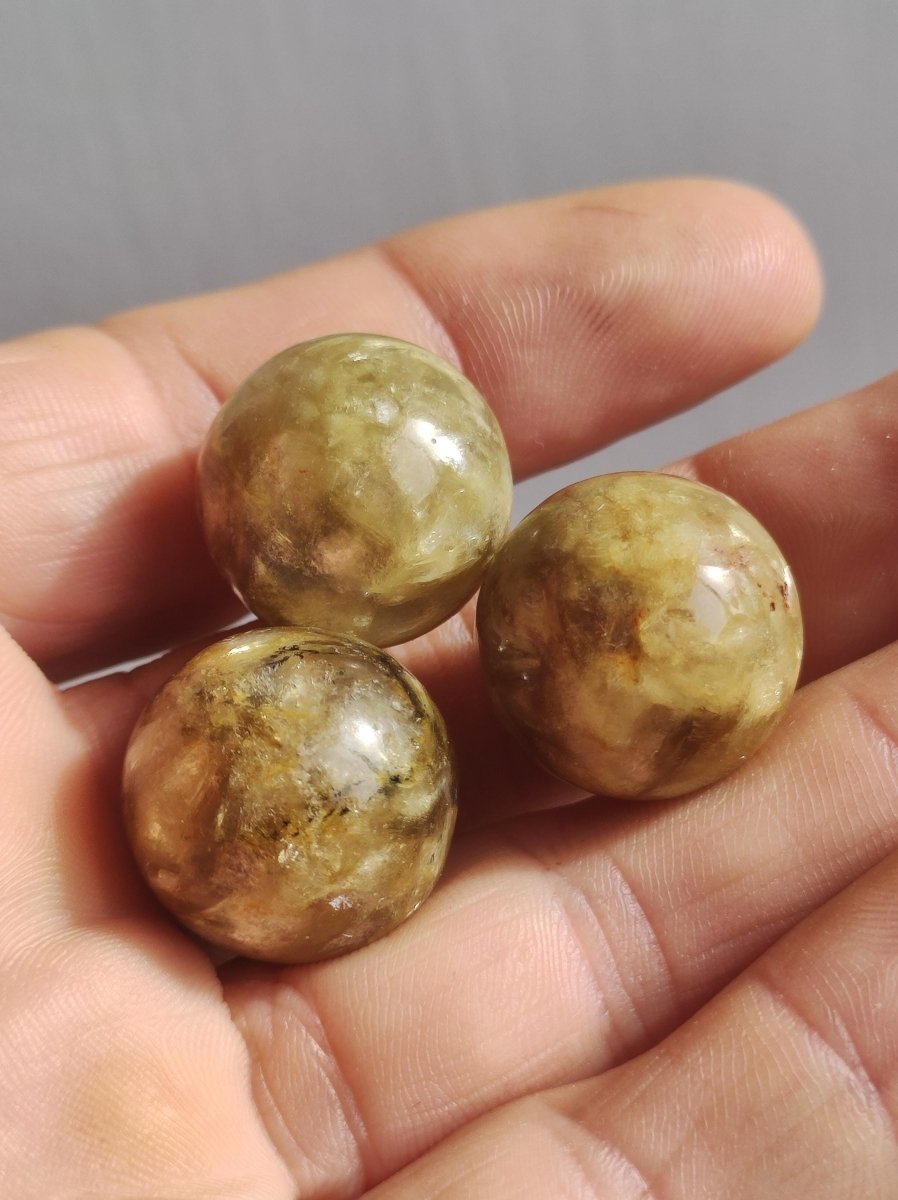 Muskovit / Golden Mica Glimmer - Edelstein Kugel gelb Natur Heilstein Deko Sphere Kristall Geschenk Er Sie Haus Sammler Rarität - Art of Nature Berlin