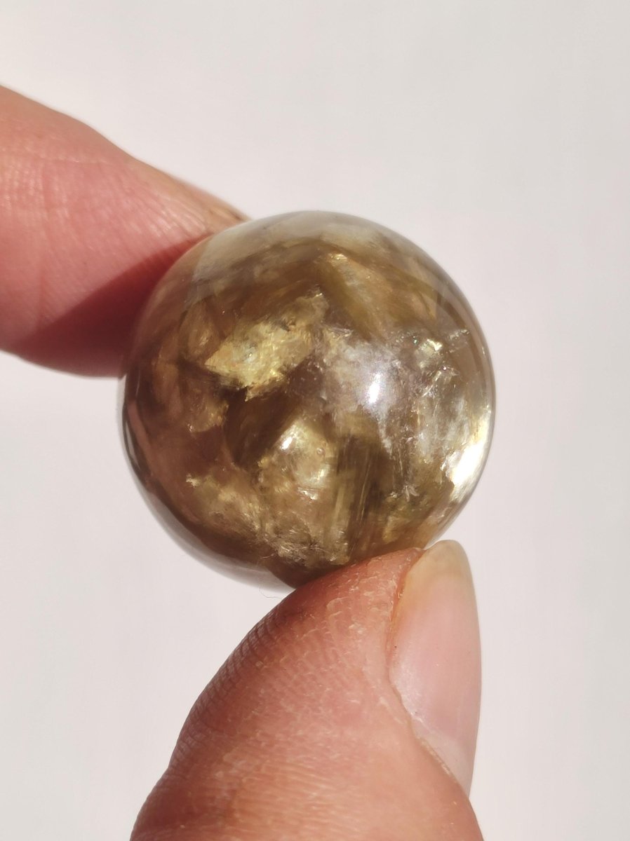 Muskovit / Golden Mica Glimmer - Edelstein Kugel gelb Natur Heilstein Deko Sphere Kristall Geschenk Er Sie Haus Sammler Rarität - Art of Nature Berlin