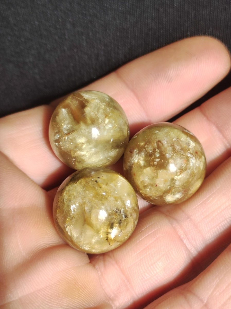 Muskovit / Golden Mica Glimmer - Edelstein Kugel gelb Natur Heilstein Deko Sphere Kristall Geschenk Er Sie Haus Sammler Rarität - Art of Nature Berlin