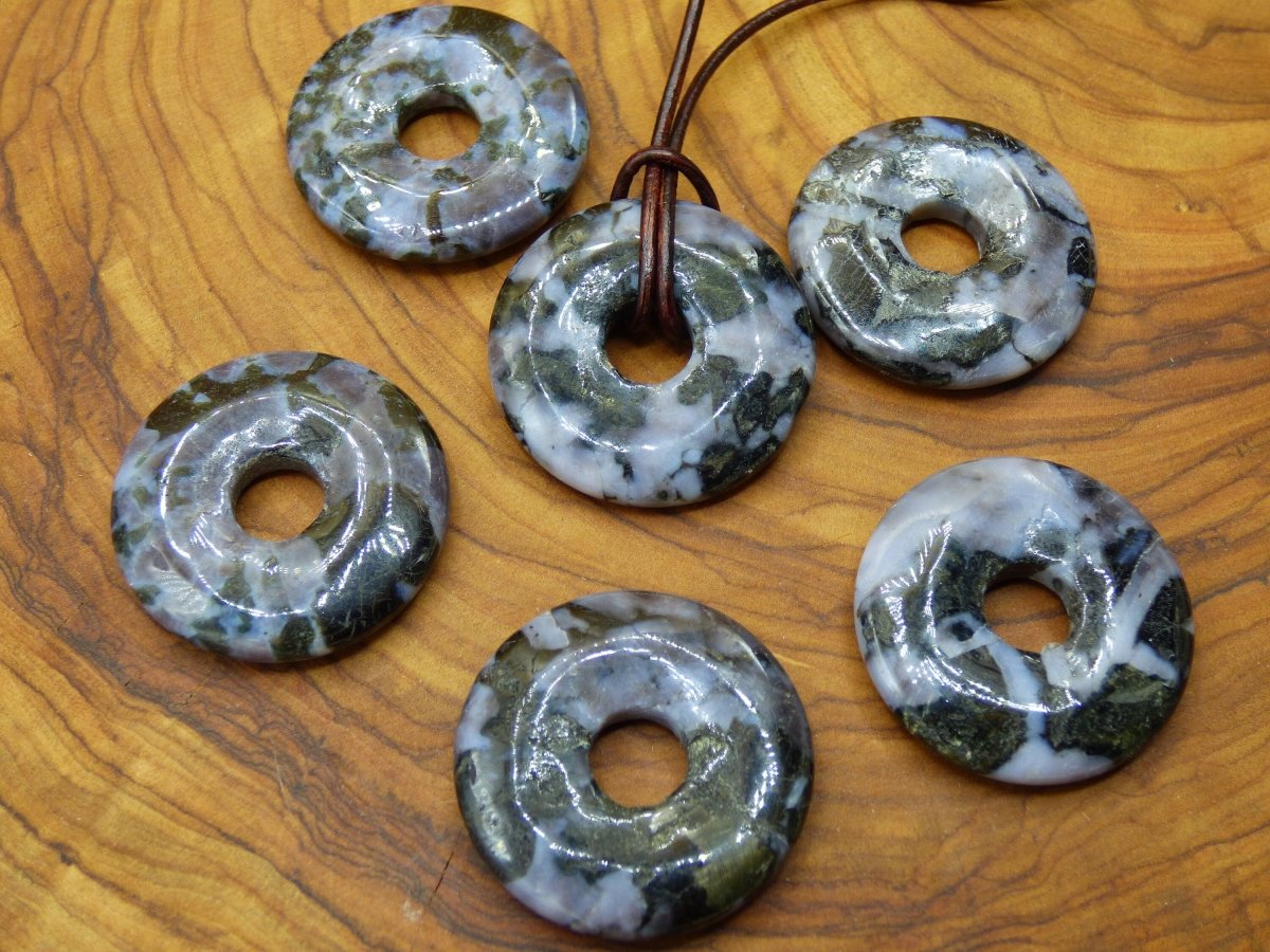 Mystic Gabbro ~ Edelstein Kette 30mm ~HIPPIE ~GOA ~Boho ~Tibet ~Ethno ~Nature ~Donut ~Schutzsymbol ~Heilstein - Art of Nature Berlin