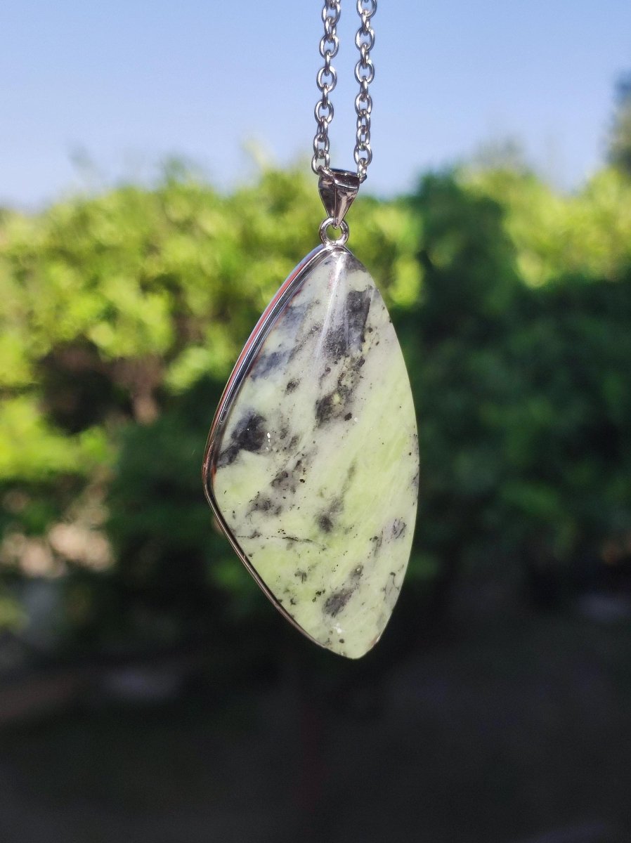 Nephrit Jade ~ 925 Silber Edelstein Kette Heilstein Natur grün Rarität Edel Mann Frau Geschenk Er Sie Freundin Energie Kraft Ruhe Glück - Art of Nature Berlin