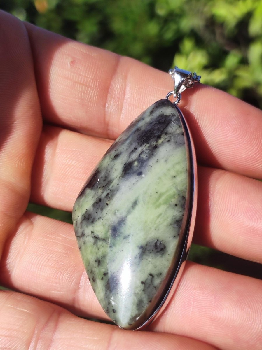 Nephrit Jade ~ 925 Silber Edelstein Kette Heilstein Natur grün Rarität Edel Mann Frau Geschenk Er Sie Freundin Energie Kraft Ruhe Glück - Art of Nature Berlin