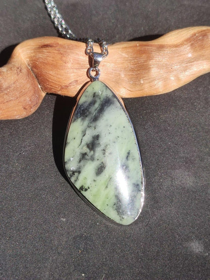 Nephrit Jade ~ 925 Silber Edelstein Kette Heilstein Natur grün Rarität Edel Mann Frau Geschenk Er Sie Freundin Energie Kraft Ruhe Glück - Art of Nature Berlin