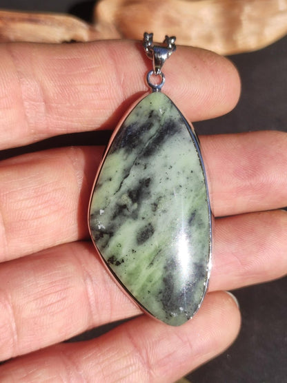 Nephrit Jade ~ 925 Silber Edelstein Kette Heilstein Natur grün Rarität Edel Mann Frau Geschenk Er Sie Freundin Energie Kraft Ruhe Glück - Art of Nature Berlin