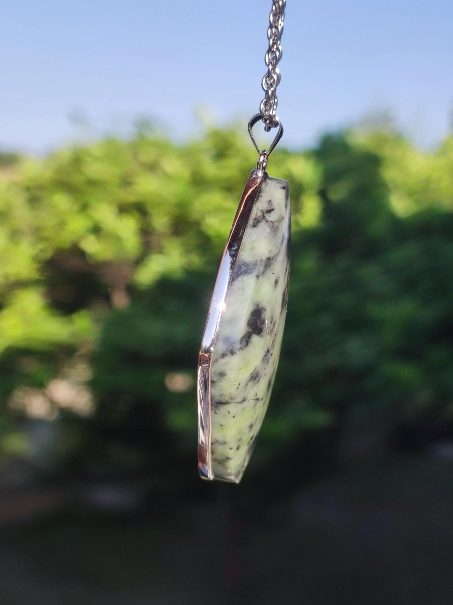 Nephrit Jade ~ 925 Silber Edelstein Kette Heilstein Natur grün Rarität Edel Mann Frau Geschenk Er Sie Freundin Energie Kraft Ruhe Glück - Art of Nature Berlin