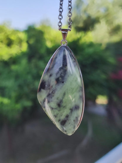 Nephrit Jade ~ 925 Silber Edelstein Kette Heilstein Natur grün Rarität Edel Mann Frau Geschenk Er Sie Freundin Energie Kraft Ruhe Glück - Art of Nature Berlin