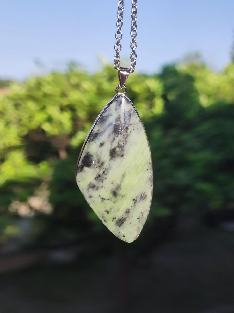 Nephrit Jade ~ 925 Silber Edelstein Kette Heilstein Natur grün Rarität Edel Mann Frau Geschenk Er Sie Freundin Energie Kraft Ruhe Glück - Art of Nature Berlin