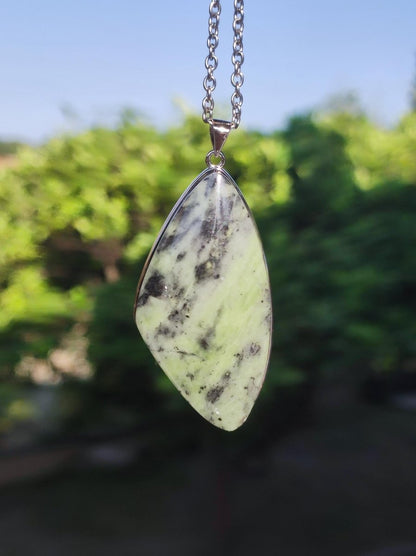 Nephrit Jade ~ 925 Silber Edelstein Kette Heilstein Natur grün Rarität Edel Mann Frau Geschenk Er Sie Freundin Energie Kraft Ruhe Glück - Art of Nature Berlin