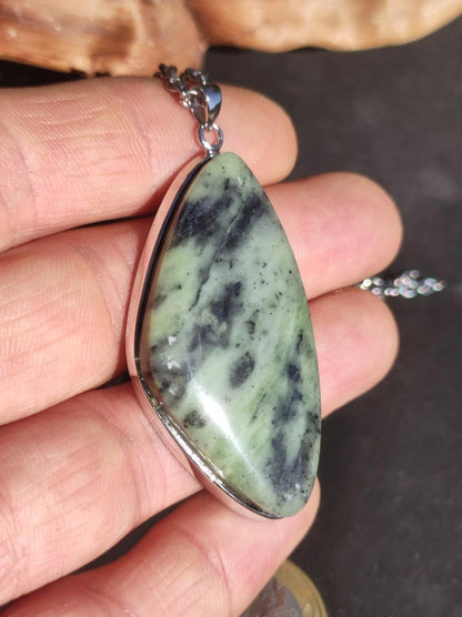 Nephrit Jade ~ 925 Silber Edelstein Kette Heilstein Natur grün Rarität Edel Mann Frau Geschenk Er Sie Freundin Energie Kraft Ruhe Glück - Art of Nature Berlin