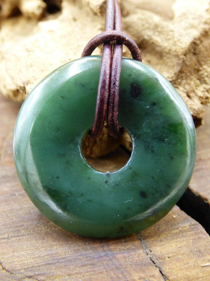 Nephrit Jade ~ Edelstein Kette Donut grün Natur Heilstein Schutzsymbol Mann Frau Er Sie Glück HIPPIE GOA Boho Tibet Ethno Rarität Geschenk - Art of Nature Berlin