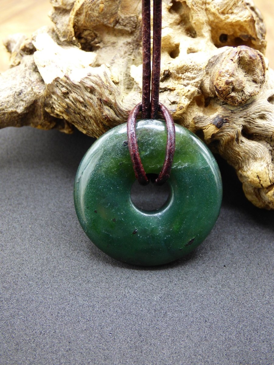 Nephrit Jade ~ Edelstein Kette Donut grün Natur Heilstein Schutzsymbol Mann Frau Er Sie Glück HIPPIE GOA Boho Tibet Ethno Rarität Geschenk - Art of Nature Berlin