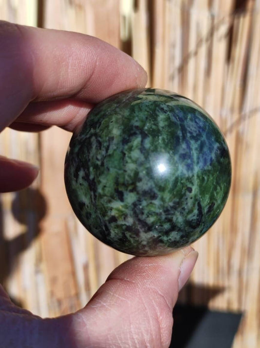 Nephrit Jade ~ Magische Edelstein Kugel Massage & Deko Sphere Crystal Spielkugel Meditation ~HIPPIE ~GOA~Boho~Ethno~Heilstein - Art of Nature Berlin