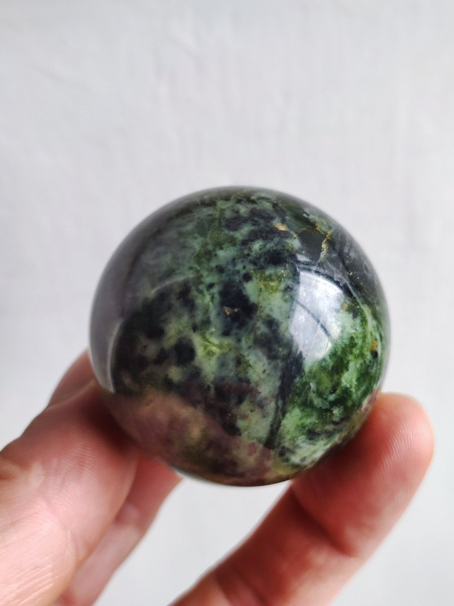 Nephrit Jade ~ Magische Edelstein Kugel Massage & Deko Sphere Crystal Spielkugel Meditation ~HIPPIE ~GOA~Boho~Ethno~Heilstein - Art of Nature Berlin