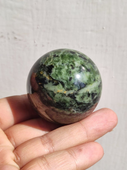 Nephrit Jade ~ Magische Edelstein Kugel Massage & Deko Sphere Crystal Spielkugel Meditation ~HIPPIE ~GOA~Boho~Ethno~Heilstein - Art of Nature Berlin