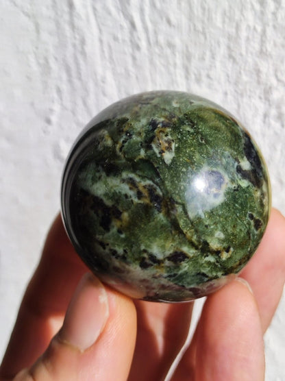 Nephrit Jade ~ Magische Edelstein Kugel Massage & Deko Sphere Crystal Spielkugel Meditation ~HIPPIE ~GOA~Boho~Ethno~Heilstein - Art of Nature Berlin