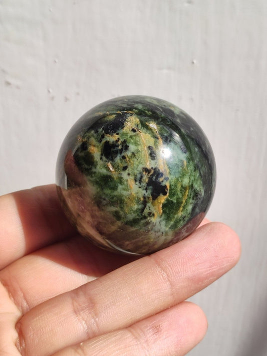 Nephrit Jade ~ Magische Edelstein Kugel Massage & Deko Sphere Crystal Spielkugel Meditation ~HIPPIE ~GOA~Boho~Ethno~Heilstein - Art of Nature Berlin