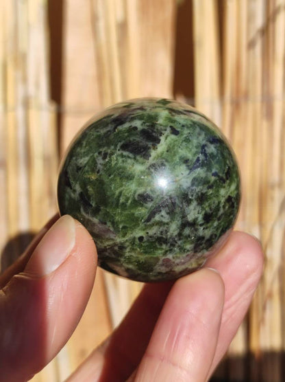 Nephrit Jade ~ Magische Edelstein Kugel Massage & Deko Sphere Crystal Spielkugel Meditation ~HIPPIE ~GOA~Boho~Ethno~Heilstein - Art of Nature Berlin