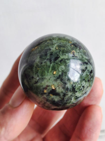 Nephrit Jade ~ Magische Edelstein Kugel Massage & Deko Sphere Crystal Spielkugel Meditation ~HIPPIE ~GOA~Boho~Ethno~Heilstein - Art of Nature Berlin