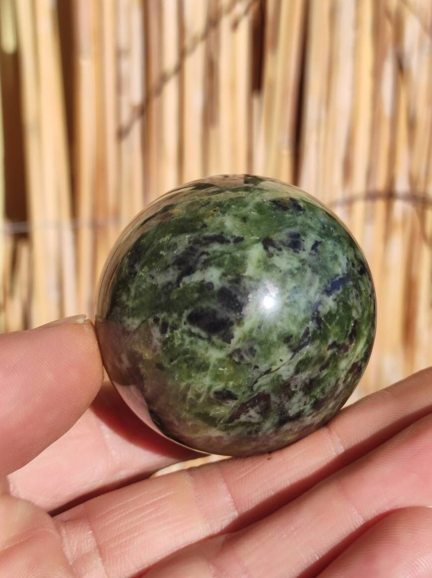 Nephrit Jade ~ Magische Edelstein Kugel Massage & Deko Sphere Crystal Spielkugel Meditation ~HIPPIE ~GOA~Boho~Ethno~Heilstein - Art of Nature Berlin