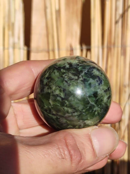 Nephrit Jade ~ Magische Edelstein Kugel Massage & Deko Sphere Crystal Spielkugel Meditation ~HIPPIE ~GOA~Boho~Ethno~Heilstein - Art of Nature Berlin