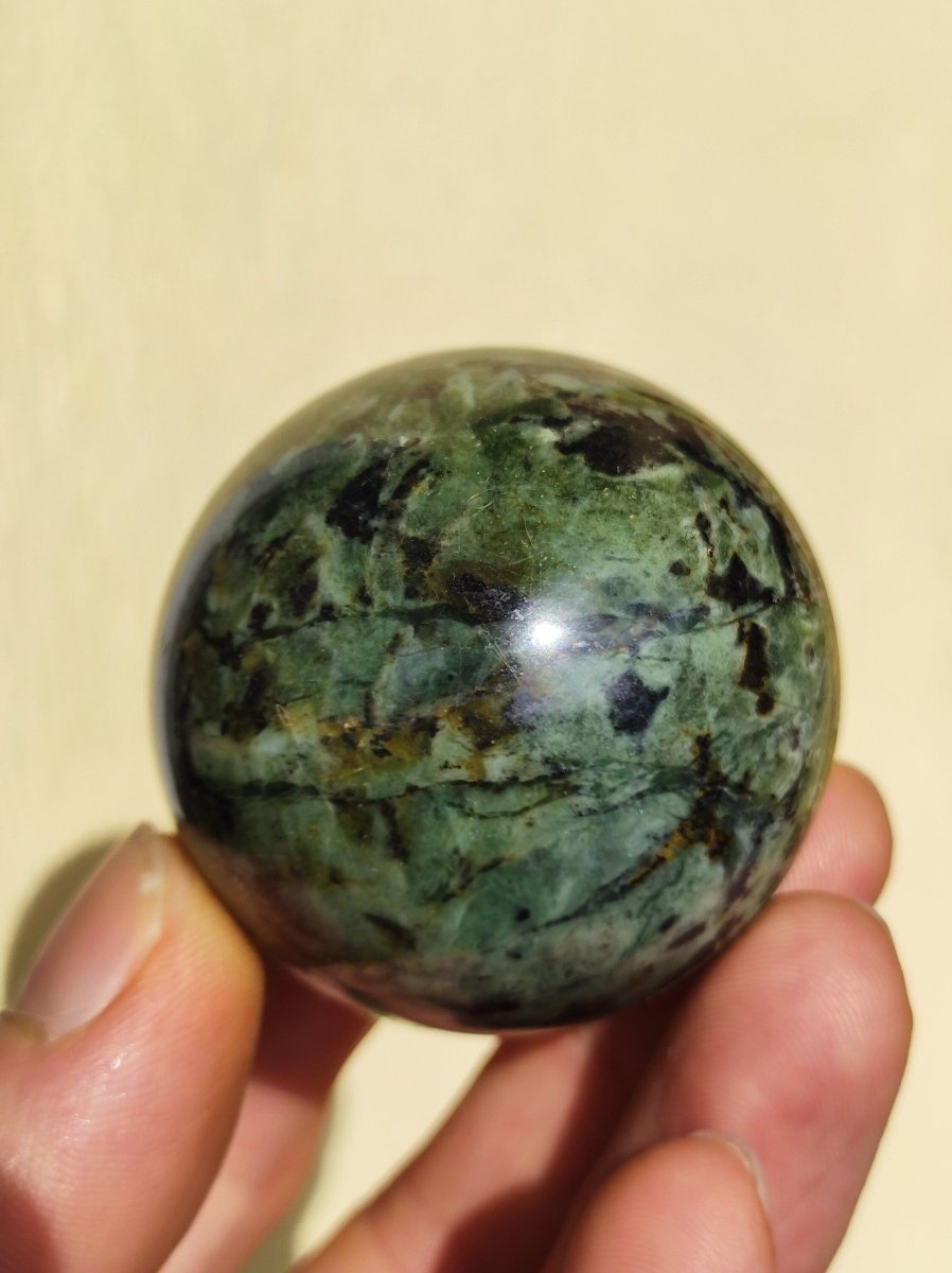 Nephrit Jade ~ Magische Edelstein Kugel Massage & Deko Sphere Crystal Spielkugel Meditation ~HIPPIE ~GOA~Boho~Ethno~Heilstein - Art of Nature Berlin