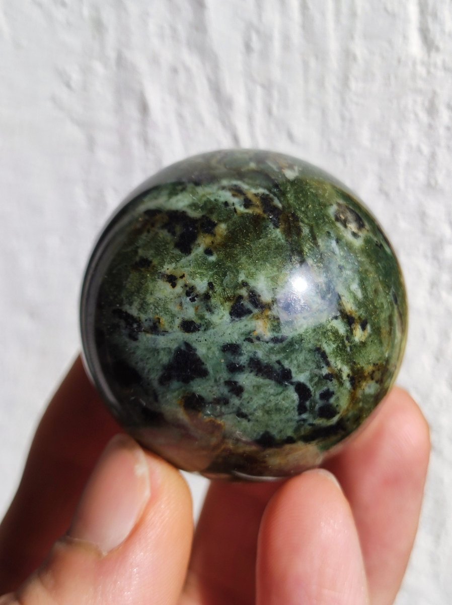 Nephrit Jade ~ Magische Edelstein Kugel Massage & Deko Sphere Crystal Spielkugel Meditation ~HIPPIE ~GOA~Boho~Ethno~Heilstein - Art of Nature Berlin