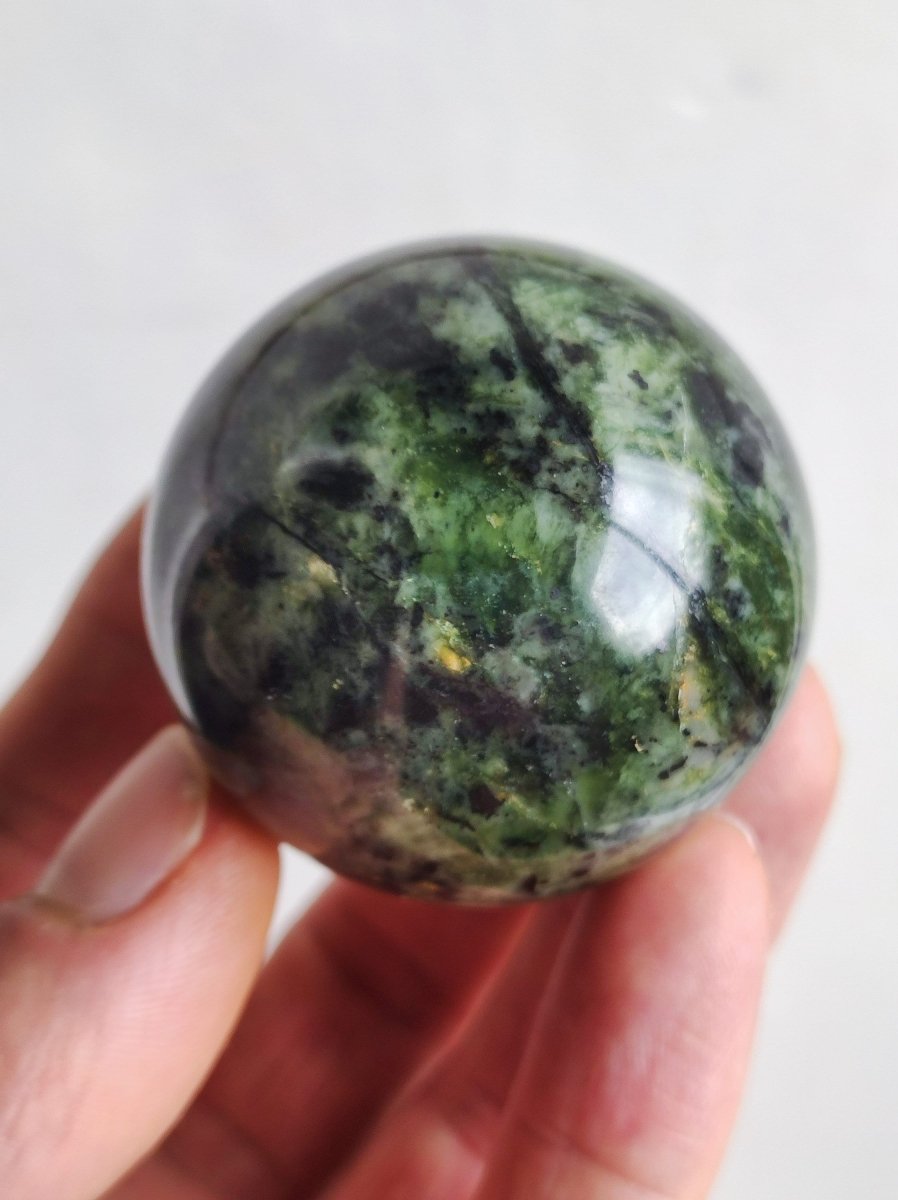 Nephrit Jade ~ Magische Edelstein Kugel Massage & Deko Sphere Crystal Spielkugel Meditation ~HIPPIE ~GOA~Boho~Ethno~Heilstein - Art of Nature Berlin