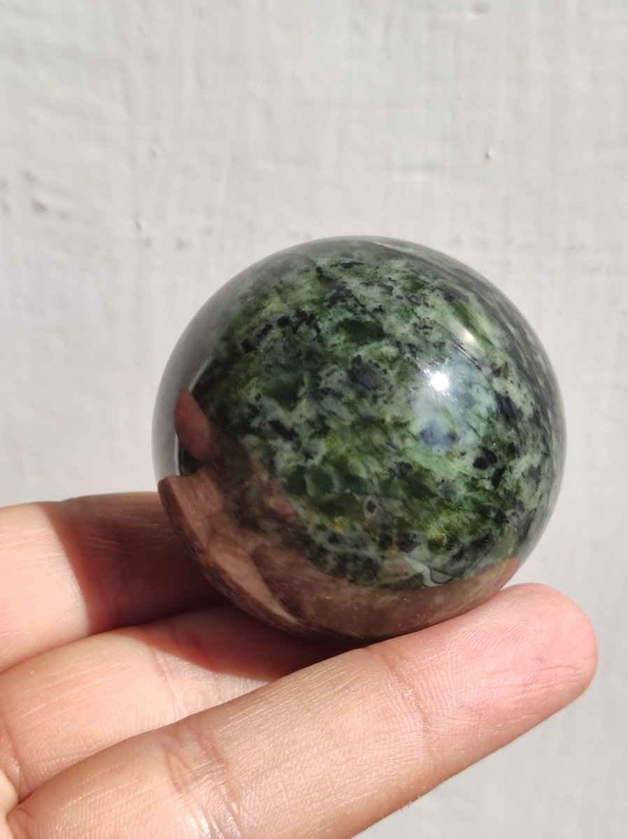 Nephrit Jade ~ Magische Edelstein Kugel Massage & Deko Sphere Crystal Spielkugel Meditation ~HIPPIE ~GOA~Boho~Ethno~Heilstein - Art of Nature Berlin