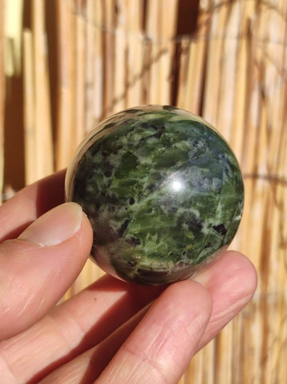 Nephrit Jade ~ Magische Edelstein Kugel Massage & Deko Sphere Crystal Spielkugel Meditation ~HIPPIE ~GOA~Boho~Ethno~Heilstein - Art of Nature Berlin