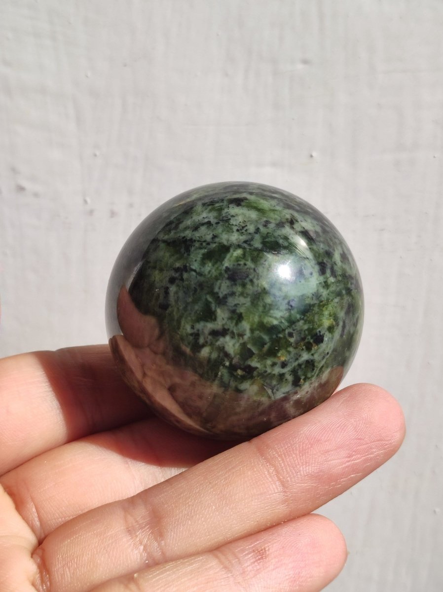 Nephrit Jade ~ Magische Edelstein Kugel Massage & Deko Sphere Crystal Spielkugel Meditation ~HIPPIE ~GOA~Boho~Ethno~Heilstein - Art of Nature Berlin